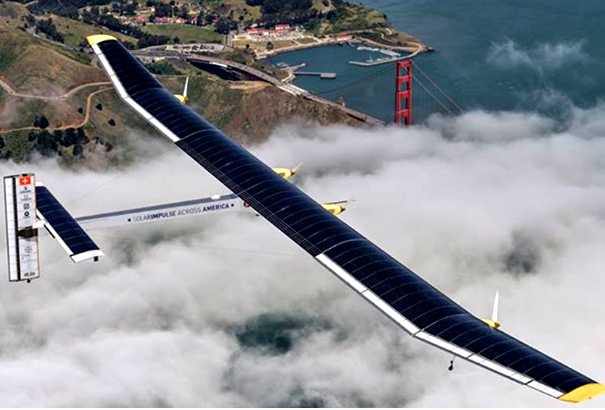 Parti du Japon le 29 juin, l'avion Solar Impulse, propuls uniquement par l'nergie solaire, se pose  Hawa,