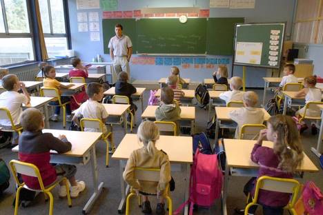 Alors que 12 millions dlves, parents dlves et professeurs sont en effervescence pour la rentre scolaire, le ministre de lducation nationale se fait plus que discret sur la plthore de rformes annonces avant lt.